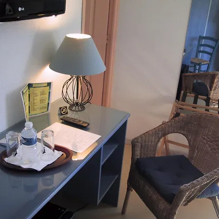 Hotell Logis L'esterella Saint-Raphaël